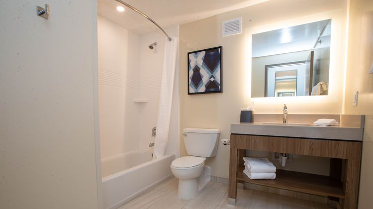 Candlewood Suites Cleveland South Room