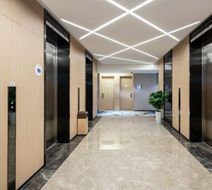 Holiday Inn Express Financial Center Lobby