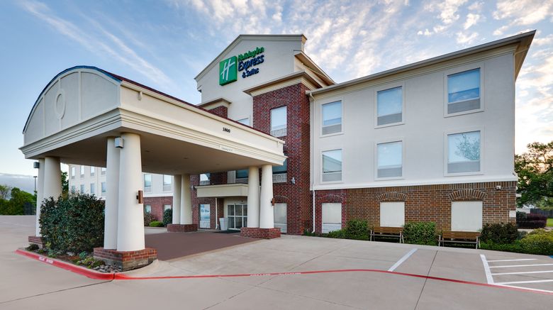 <b>Holiday Inn Express Hotel & Suites Exterior</b>. Images powered by <a href="https://www.leonardoworldwide.com/" title="Leonardo Worldwide" target="_blank">Leonardo</a>.