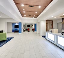 Holiday Inn Express Hotel & Suites Lobby