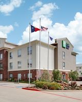 Holiday Inn Express Hotel & Suites