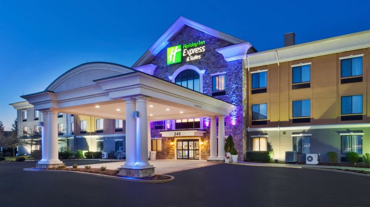Holiday Inn Express Hotel & Suites Exterior