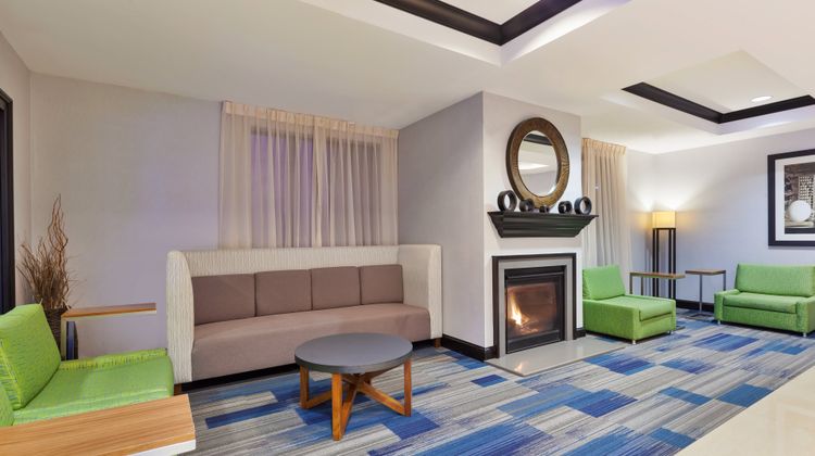 Holiday Inn Express Hotel & Suites Lobby
