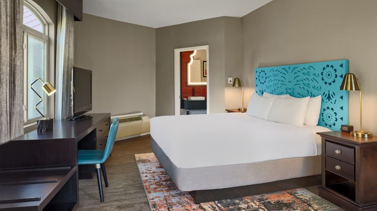 Hotel Indigo San Antonio Riverwalk Suite