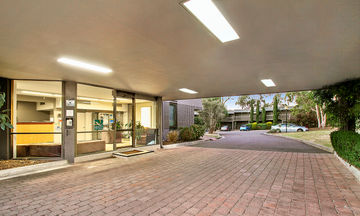 Knox International Hotel