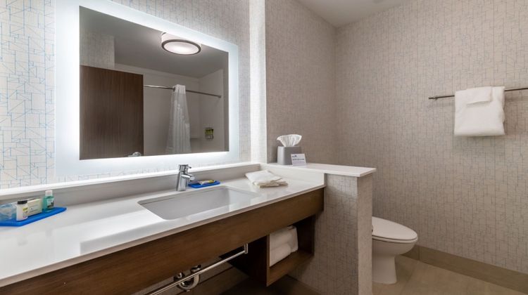 Holiday Inn Express & Suites Marion Room