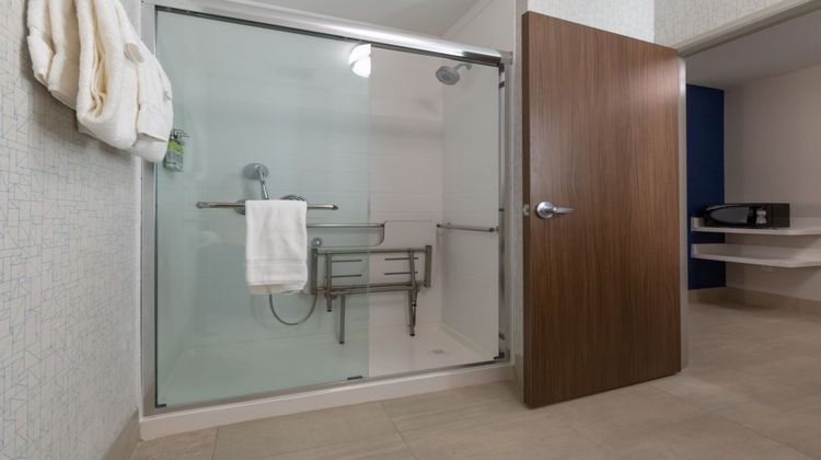 Holiday Inn Express & Suites Marion Room