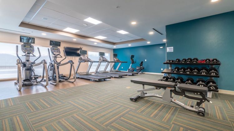 Holiday Inn Express & Suites Marion Health Club