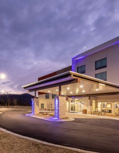 Holiday Inn Express & Suites Marion