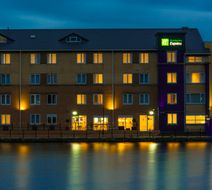 Holiday Inn Express Cardiff Bay Exterior