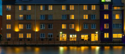 Holiday Inn Express Cardiff Bay Exterior