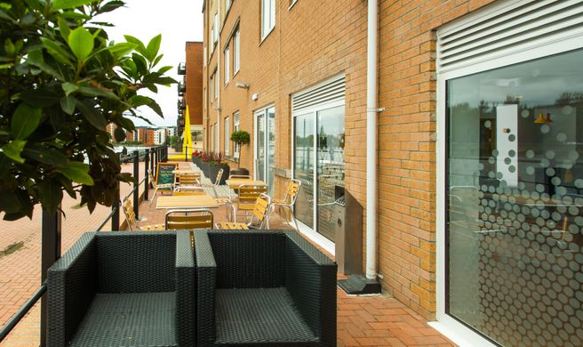 Holiday Inn Express Cardiff Bay Exterior