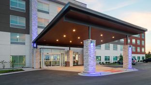 Holiday Inn Express & Suites Bourbonnais