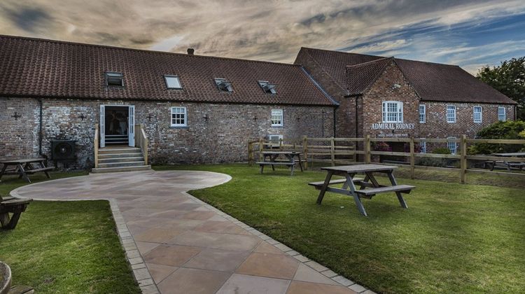 Admiral Rodney Hotel Exterior