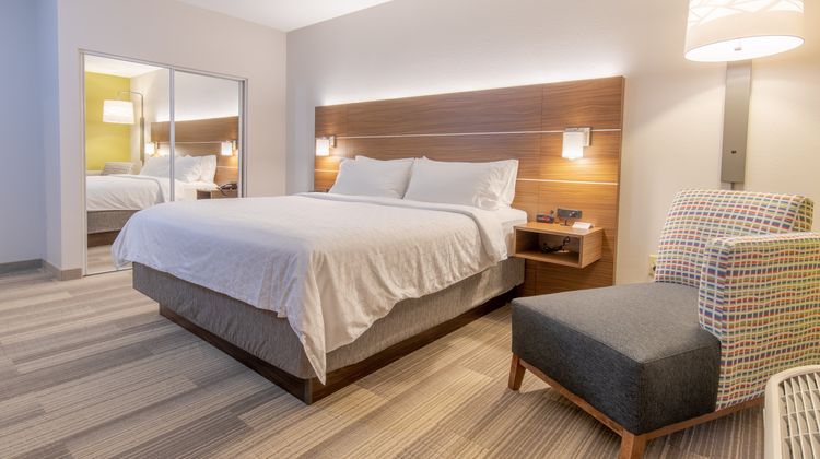 Holiday Inn Express Johnson City Suite