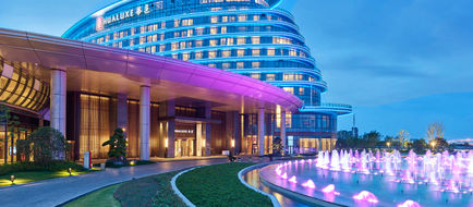 HUALUXE Nanjing Yangtze River Exterior