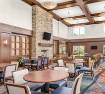 Holiday Inn Express Wilmington-Newark Lobby