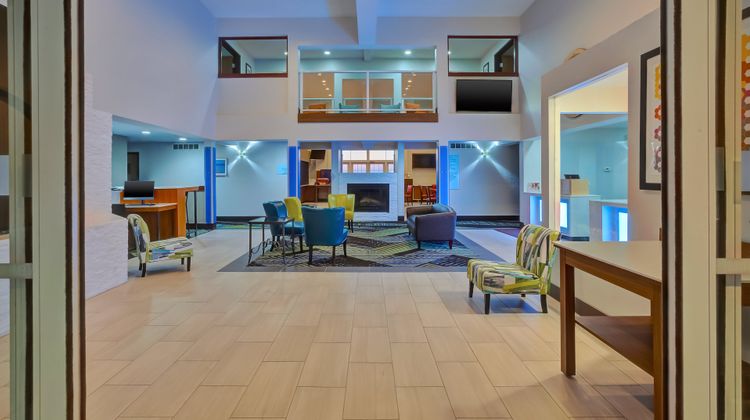 Holiday Inn Express Hotel & Suites Exterior