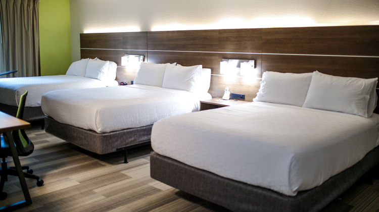 Holiday Inn Express Hotel & Suites Room