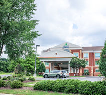 Holiday Inn Express Hotel & Suites Exterior