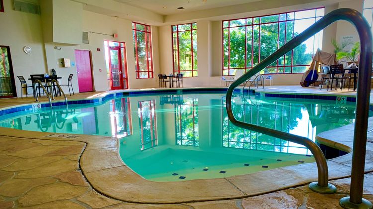 Holiday Inn Express & Stes Olathe North Pool