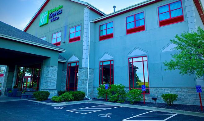 Holiday Inn Express & Stes Olathe North Exterior