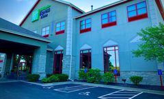 Holiday Inn Express & Stes Olathe North