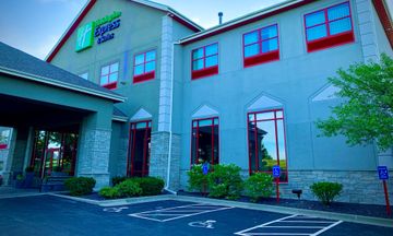 Holiday Inn Express & Stes Olathe North