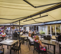 Three Swans Hotel Exterior