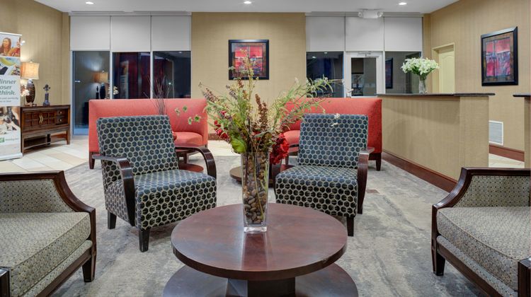 Holiday Inn Hotel & Suites Lima Lobby