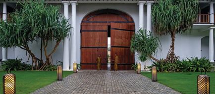The Fortress Resort & Spa Exterior