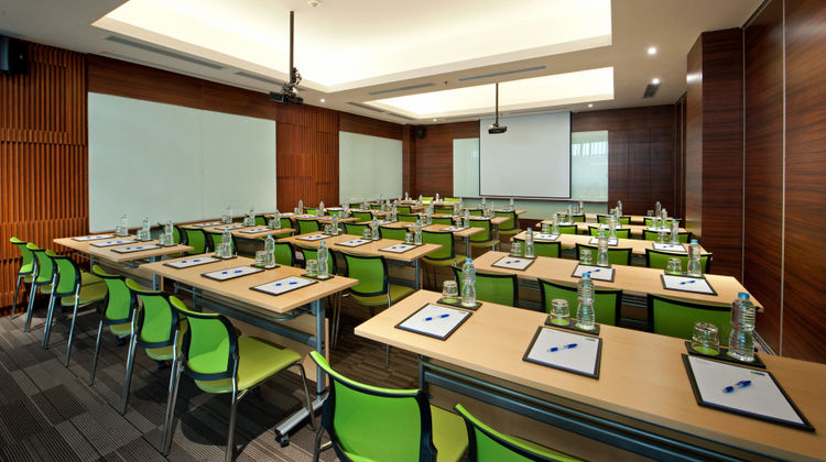 Holiday Inn Express Semarang Simpang Meeting