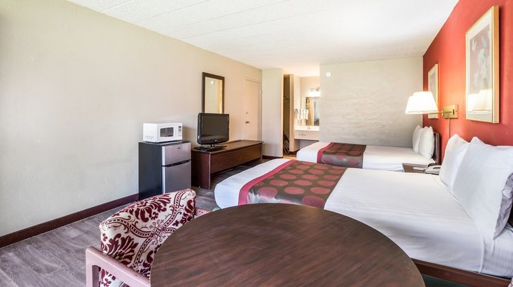 Red Carpet Inn & Suites Room