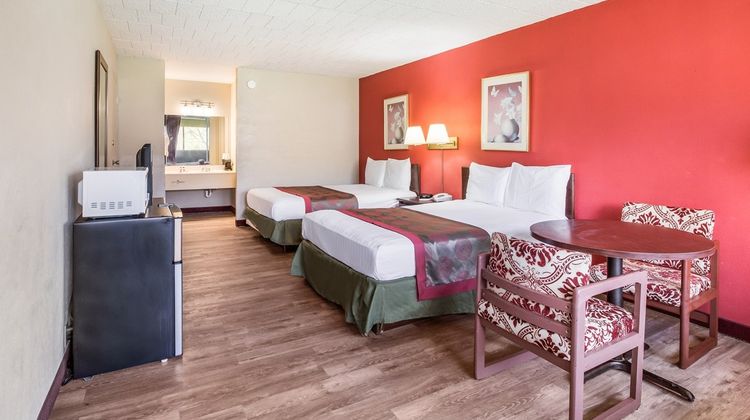Red Carpet Inn & Suites Room