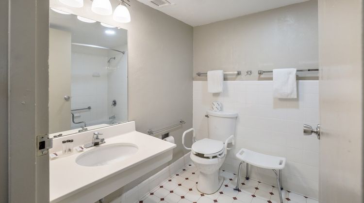 Red Carpet Inn & Suites Room