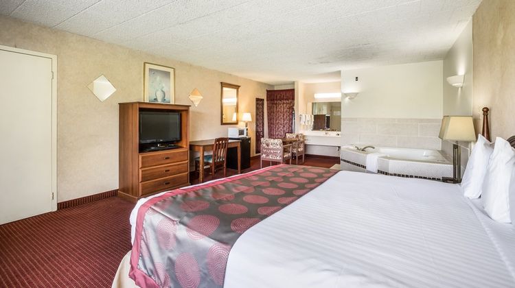 Red Carpet Inn & Suites Room