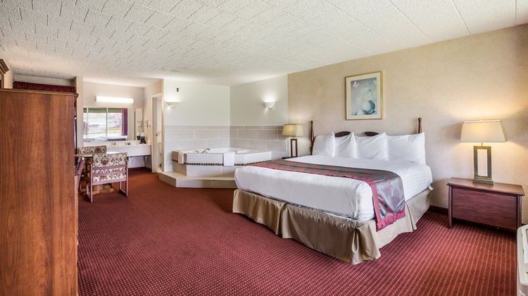 Red Carpet Inn & Suites Room