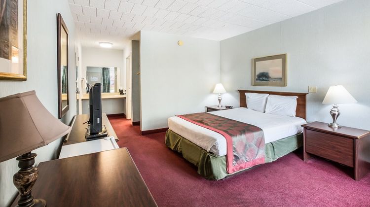 Red Carpet Inn & Suites Room