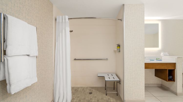 Holiday Inn Express Convention Center Room