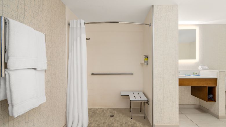 <b>Holiday Inn Express Convention Center Room</b>. Images powered by <a href="https://www.leonardoworldwide.com/" title="Leonardo Worldwide" target="_blank">Leonardo</a>.