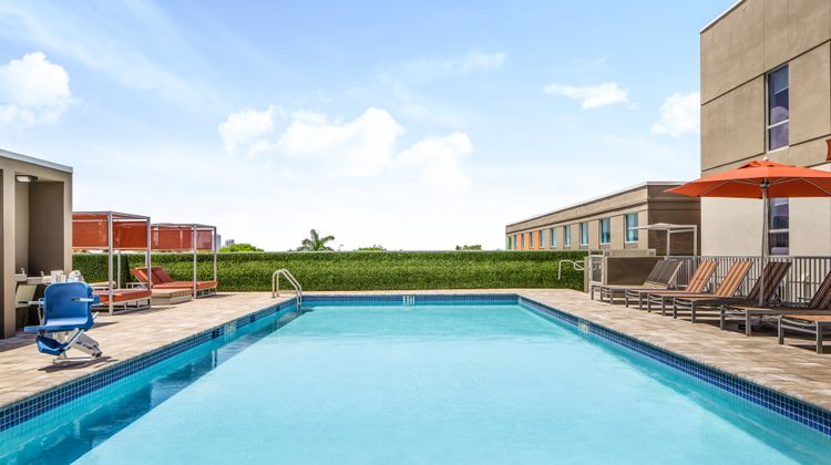 Holiday Inn Express Convention Center Pool