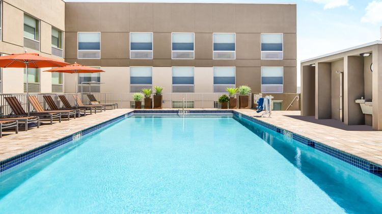 Holiday Inn Express Convention Center Pool
