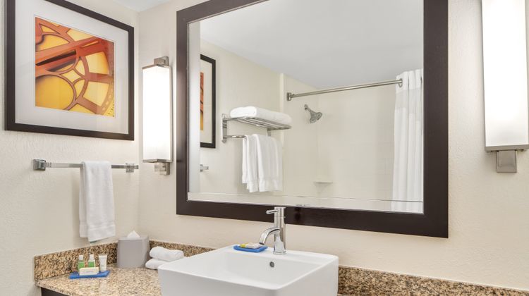 Holiday Inn Express Convention Center Room