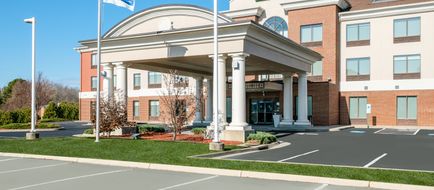 Holiday Inn Express Hotel & Suites Exterior