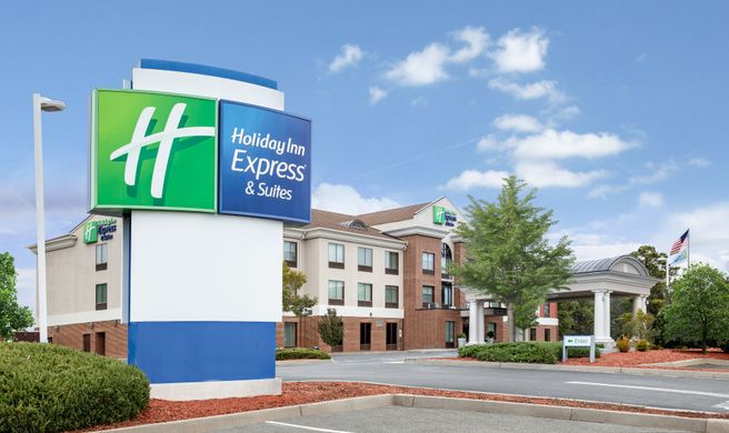 Holiday Inn Express Hotel & Suites Exterior