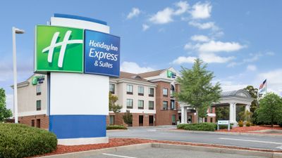 Holiday Inn Express Hotel & Suites