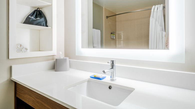 <b>Holiday Inn Express Hotel & Suites Room</b>. Images powered by <a href="https://www.leonardoworldwide.com/" title="Leonardo Worldwide" target="_blank">Leonardo</a>.