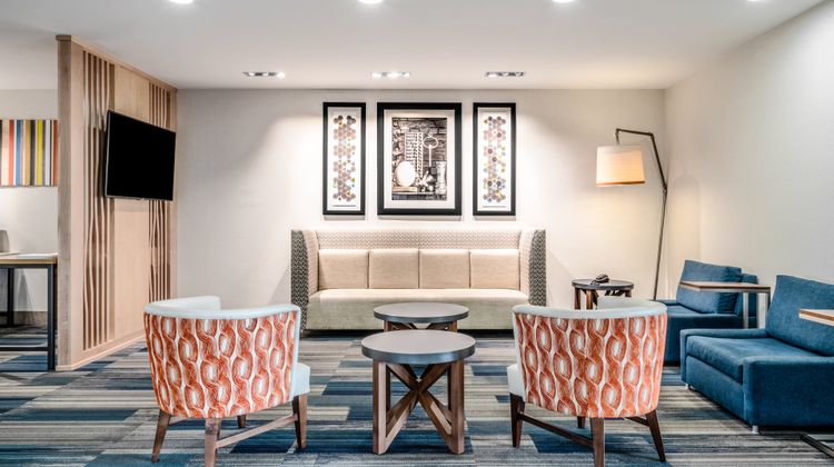 Holiday Inn Express Hotel & Suites Lobby