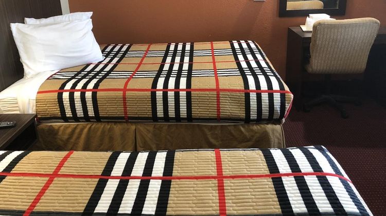 Red Carpet Inn Room