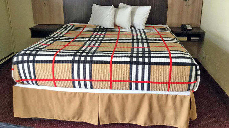 Red Carpet Inn Room